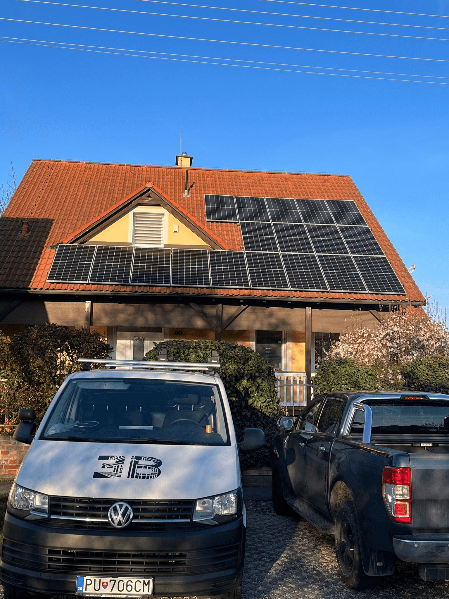 Hybridná fotovoltaická elektráreň na kľúč | EmotionBuildings